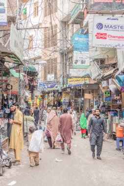 PESHAWAR, PAKISTAN - 17 EKİM 2023: Pakistan 'ın eski Peşaver kentindeki Sokak