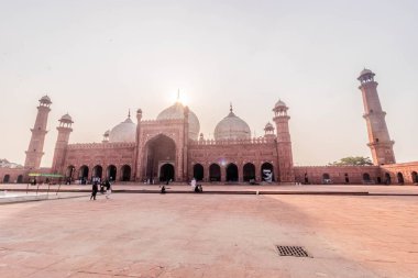 LAHORE, PAKISTAN - 20 Ekim 2023: Lahore, Pakistan 'daki Badshahi Camii