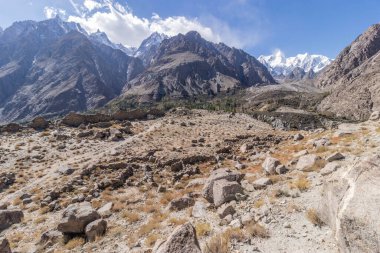 Pakistan 'ın Gilgit-Baltistan bölgesinde Hunza Vadisi' ndeki Ondra kalesi.