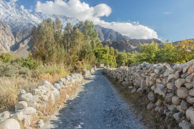Pakistan 'ın Hunza Vadisi, Gilgit-Baltistan bölgesinde yol