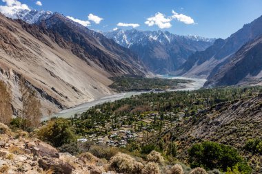 Pakistan 'ın Gilgit-Baltistan bölgesindeki Hunza Vadisi' ndeki Gulmit ve Shishkat köyleri