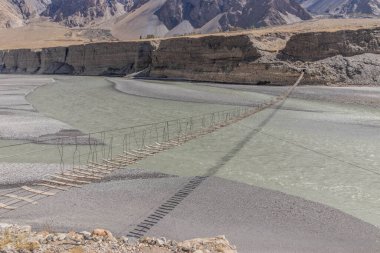 Pakistan 'ın Gilgit-Baltistan bölgesindeki Hunza Vadisi' ndeki Passu asma köprüsü