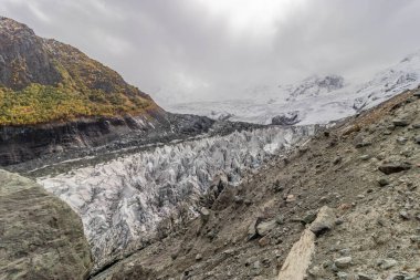 Pakistan 'da Minapin Buzulu, Gilgit-Baltistan Bölgesi