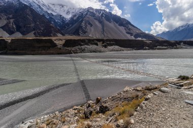 Pakistan 'ın Gilgit-Baltistan bölgesindeki Hunza Vadisi' ndeki Passu asma köprüsü