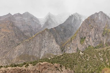 Pakistan 'ın Gilgit-Baltistan bölgesinde, Minapin Vadisi' nin tepelerinde.