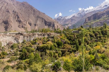 Hunza Vadisi 'nin sonbahar manzarası, Pakistan' ın Gilgit-Baltistan bölgesi