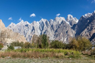 Pakistan 'ın Gilgit-Baltistan bölgesinde, Passu (Katedral) konilerinin altında Hunza Vadisi