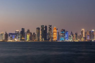 Doha ufuk çizgisinin akşam manzarası, Katar