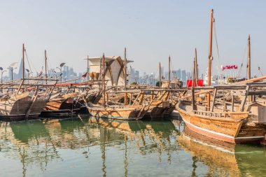 Doha, Katar 'da geleneksel dhow tekneleri