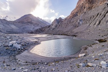 Passu Gölü, Pakistan 'ın Gilgit-Baltistan bölgesi.