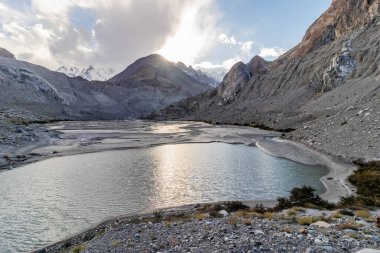 Pakistan 'ın Gilgit-Baltistan bölgesinde Hunza Vadisi' nde gün batımı