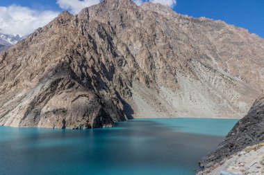 Hunza Vadisi 'ndeki Attabad Gölü, Pakistan' ın Gilgit-Baltistan bölgesi.