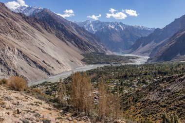 Pakistan 'ın Gilgit-Baltistan bölgesindeki Hunza Vadisi' ndeki Gulmit ve Shishkat köyleri