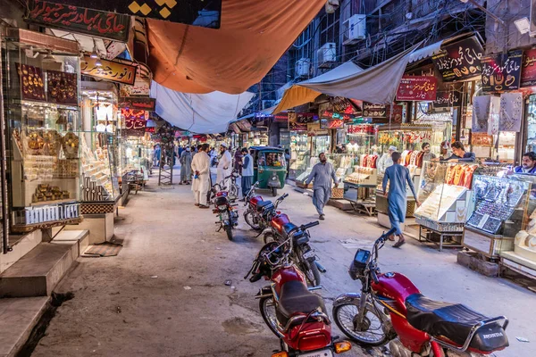 PESHAWAR, PAKISTAN - 17 Ekim 2023: Andar Sheher Mücevher Pazarı Pakistan 'ın eski Peşaver kentinde