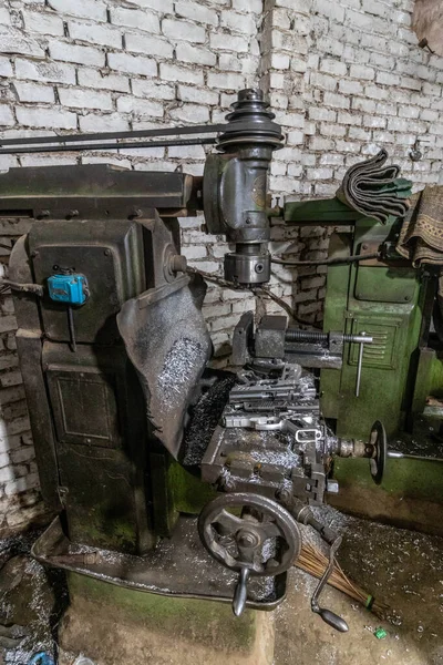 Pakistan, Peşaver 'deki bir silah fabrikasında makine aleti.