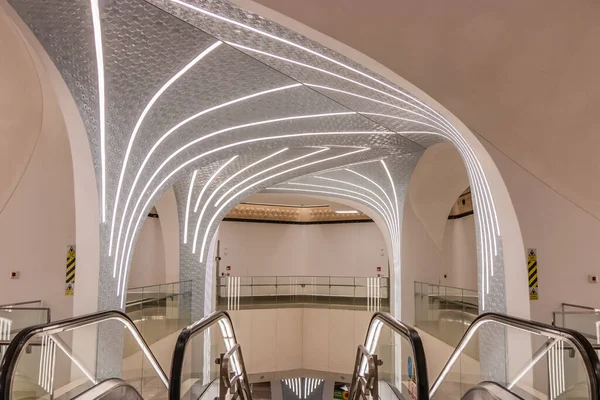 DOHA, Katar - 19 EYLÜL 2023: Katar, Doha metro istasyonu görüntüsü