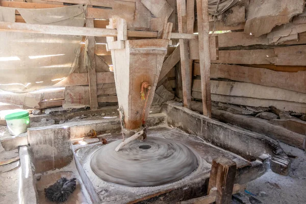 Pakistan 'ın Rumbur Vadisi' ndeki su değirmeni