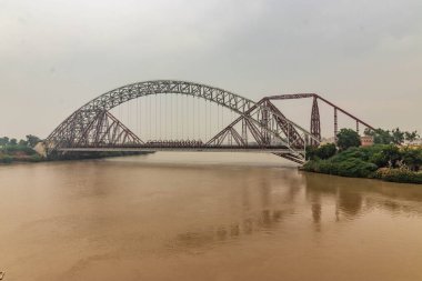 Lansdowne köprüsü Sukkur, Sindh, Pakistan 'daki İndus nehri üzerinde.