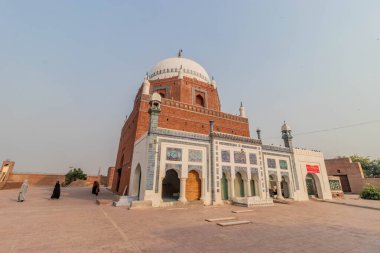 MULTAN, PAKISTAN - 25 Ekim 2023: Multan, Punjab 'da Bahauddin Zakariya Tapınağı, Pakistan