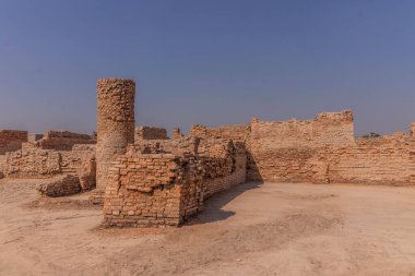 Pakistan Sindh vilayetinde, tuğla kuyusu olan Mohenjo Daro harabeleri.
