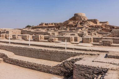 Pakistan Sindh bölgesindeki Mohenjo Daro sahasında Budist stupası.