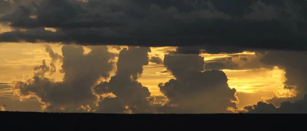 Apus Soare Nori Denşi Orizont Orașul Mateiros Statul Tocantins Brazilia — Fotografie, imagine de stoc