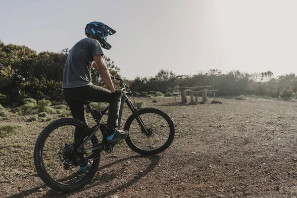 Spanien Lanzarote Mountainbiker Auf Einer Reise Der Wüste — Stockfoto