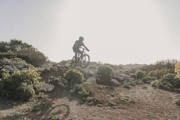 Spanien Lanzarote Mountainbiker Auf Einer Reise Der Wüste — Stockfoto