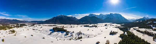 Deutschland Bayern Alpen Und Karwendel Mittenwald Verschneite Wiese Luftaufnahme — Stockfoto