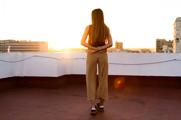 Rear View Teenage Girl Standing Roof Terrace City Sunset — Fotografia de Stock