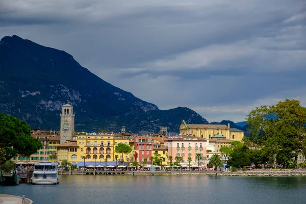 Włochy Trentino Jezioro Garda Riva Del Garda Port Wieżą Zegarową — Zdjęcie stockowe