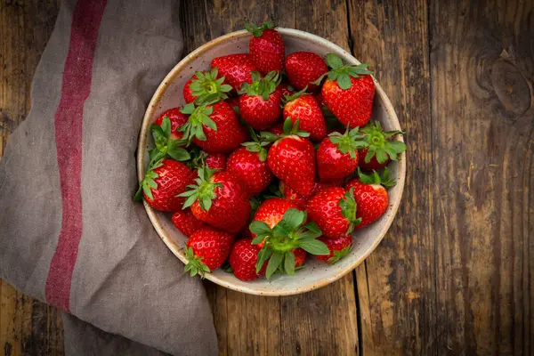 Organic Strawberries Bowl — Stock Photo, Image