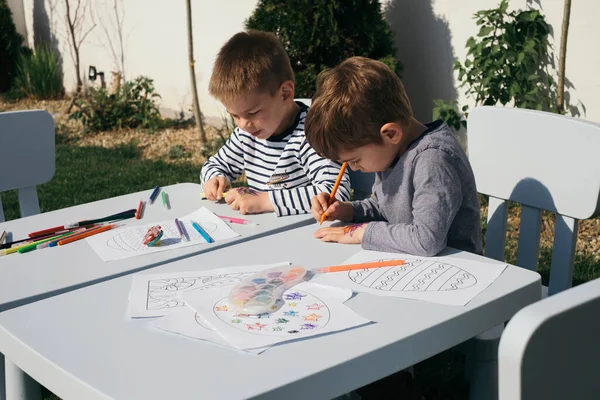 Friends Playing Colors — Stock Photo, Image