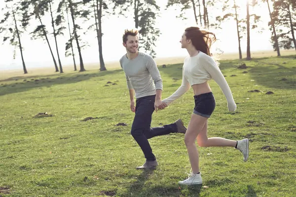 Happy Young Couple Running Hand Hand Meadow — Stock Photo, Image