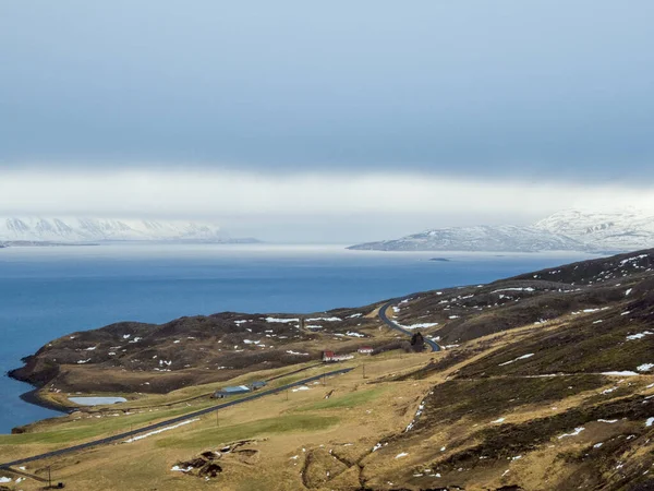 アイスランド 日没時の冬のアクエリ付近の劇的な風景 — ストック写真