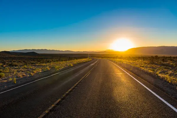 Usa Nevada Long Winding Road Sunset — Stock Photo, Image