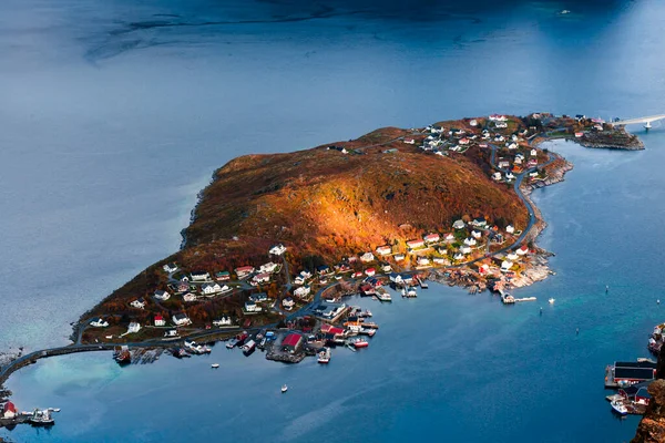 ノルウェー ロフテン島 ライン島 ラインブリンゲン島からの眺め — ストック写真