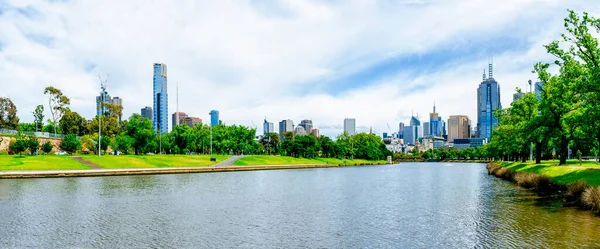 Město Melbourne Řekou Yarrou Victoria Austrálie — Stock fotografie