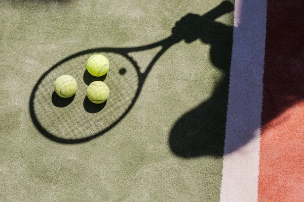 Shadow Tennis Player Balls Racket Court — Stock Photo, Image