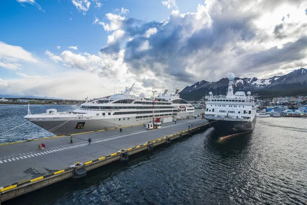 Výletní Loď Kotvící Přístavu Ushuaia Tierra Del Fuego Argentina — Stock fotografie