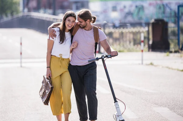 Young Couple Electric Scooter Walking Street — Stock Photo, Image