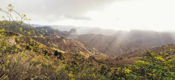 Arka Plandaki Dağ Manzarası Roque Cano Vallehermoso Gomera Kanarya Adaları — Stok fotoğraf