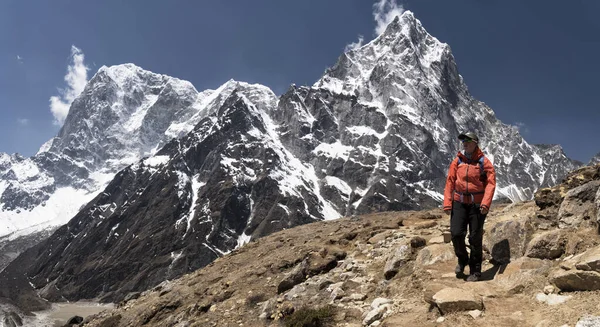 Junge Frau Beim Wandern Sagarmatha Nationalpark Everest Base Camp Trek — Stockfoto