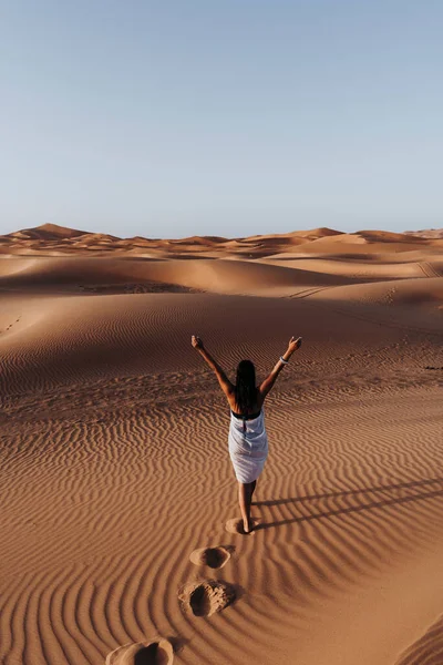 Rear View Young Woman Walking Desert Merzouga Morocco — Stock Photo, Image