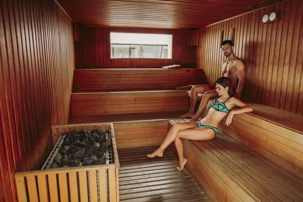 Paar Entspannt Der Sauna — Stockfoto