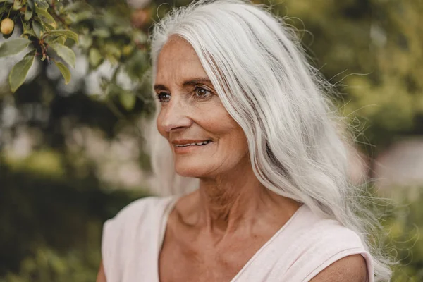 Portrait Beautiful White Haired Senior Woman — Stock Photo, Image