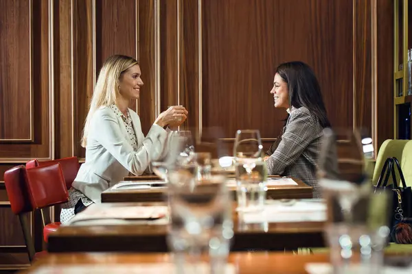 Two Smiling Businesswomen Sitting Table Restaurant — Stock Photo, Image