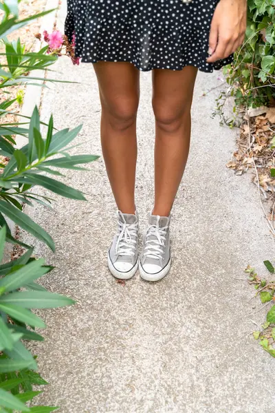 Legs Young Woman Wearing Grey Sneakers — Stock Photo, Image