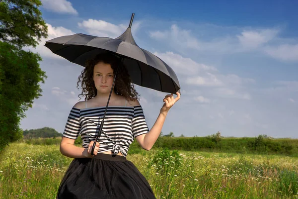Portrait Young Woman Umbrella Meadow — Stock Photo, Image