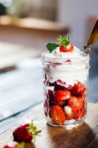 Jar Fresh Strawberries Whipped Cream — Stock Photo, Image